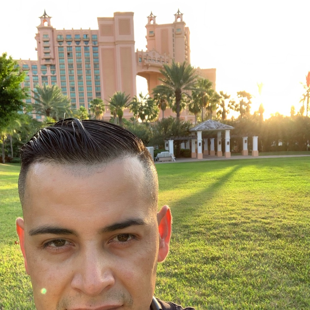 Meet your Posher, Carlos